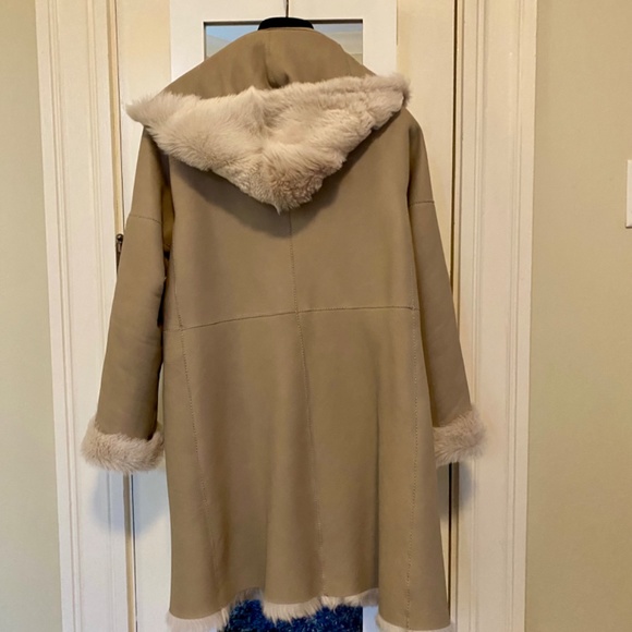 Genuine Shearling Reversible Coat - Picture 4 of 9